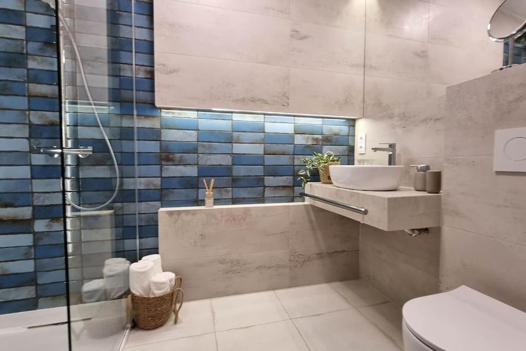 Wspanialy Apartament & Spa Nad Morzem Dziwnów Exteriör bild
